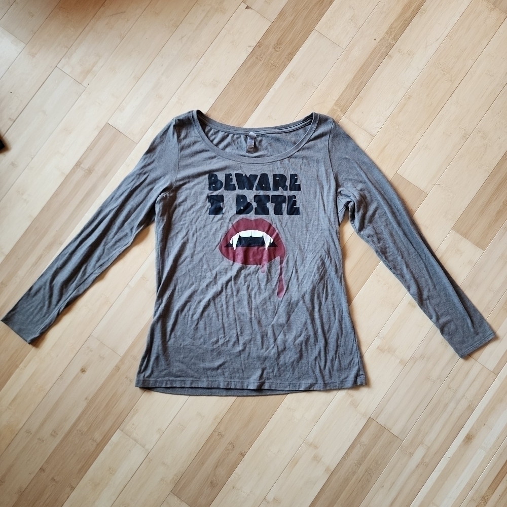 Next Level "Beware I Bite" Long Sleeve Graphic Tee 2XL Plus Size Grey Soft EUC